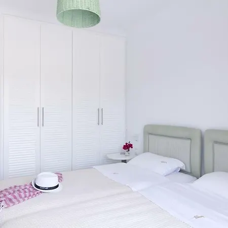 Aliki * Mégas Yialós-Nítes